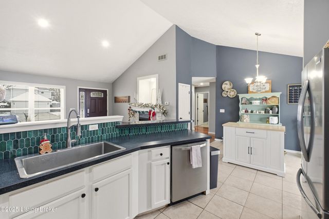 12005 Valley Meadow Way, Louisville, KY 40272