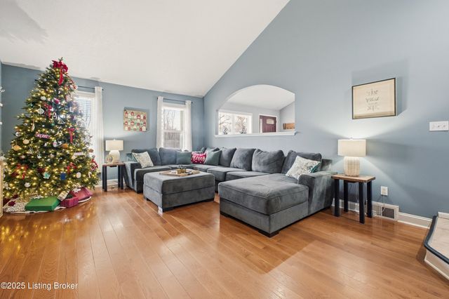 12005 Valley Meadow Way, Louisville, KY 40272