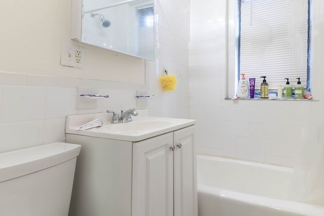 64 Queensberry St. 224, Boston, MA 02215