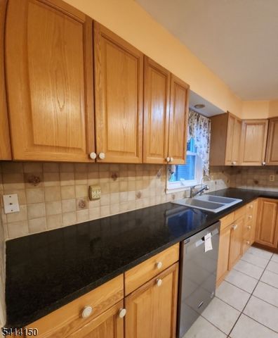 8 Lincoln Trl, Hopatcong Boro, NJ 07843