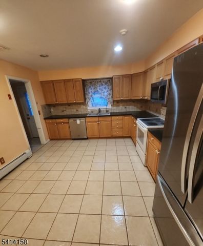 8 Lincoln Trl, Hopatcong Boro, NJ 07843