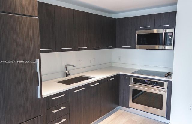 45 SW 9th St 2805, Miami, FL 33130