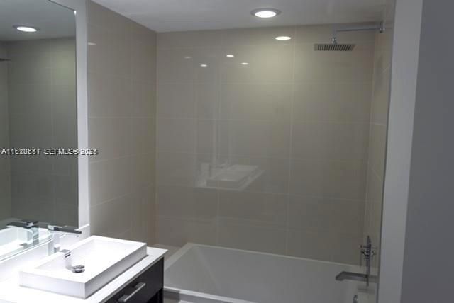 45 SW 9th St 2805, Miami, FL 33130