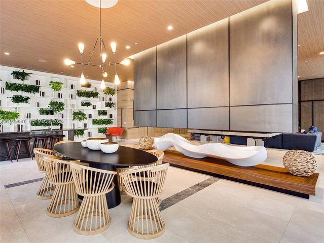 45 SW 9th St 2805, Miami, FL 33130