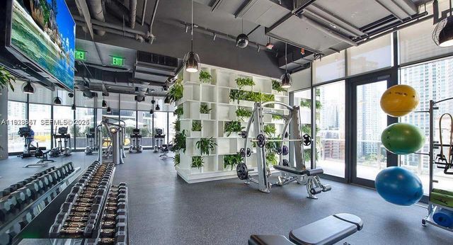 45 SW 9th St 2805, Miami, FL 33130