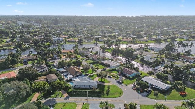 7981 Edgewater Dr, West Palm Beach, FL 33406