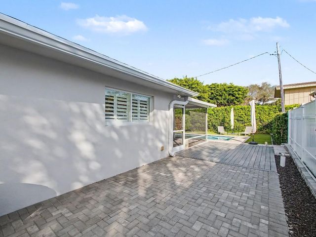 7981 Edgewater Dr, West Palm Beach, FL 33406