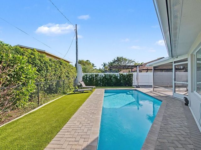 7981 Edgewater Dr, West Palm Beach, FL 33406