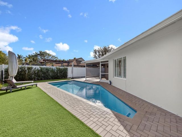 7981 Edgewater Dr, West Palm Beach, FL 33406