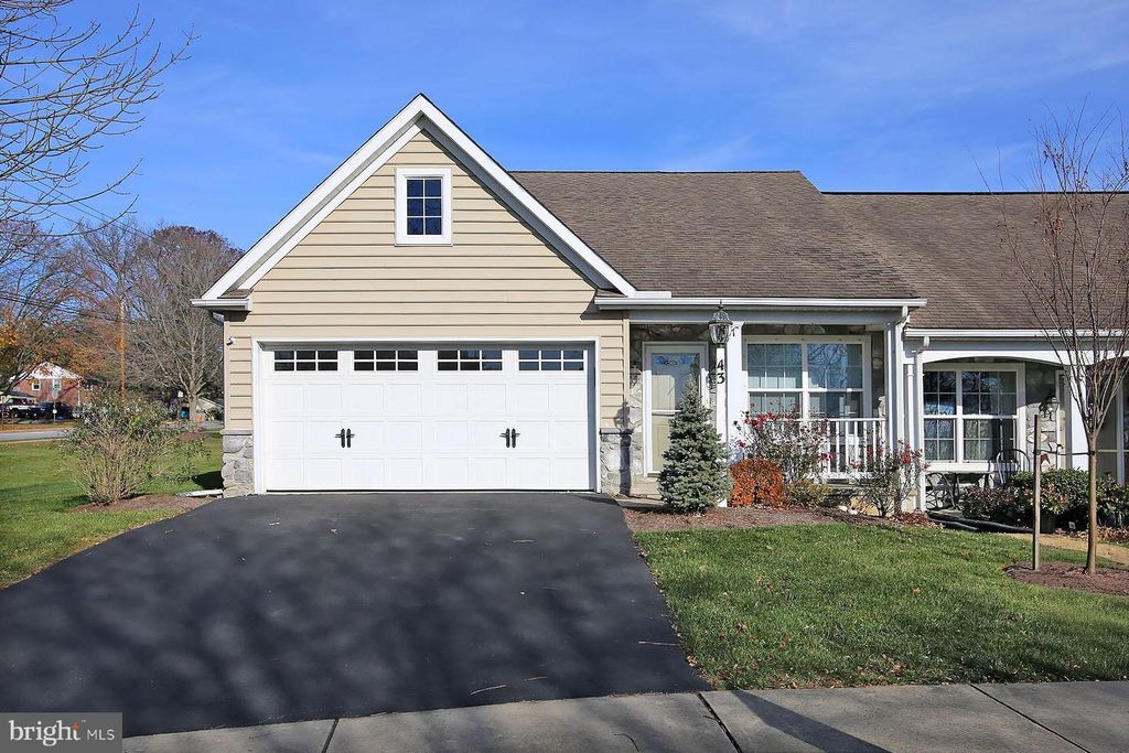 43 FARM LN, Lancaster, PA 17603