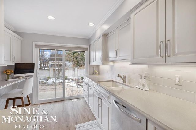 2029 Shorepointe Lane, Grosse Pointe, MI 48236