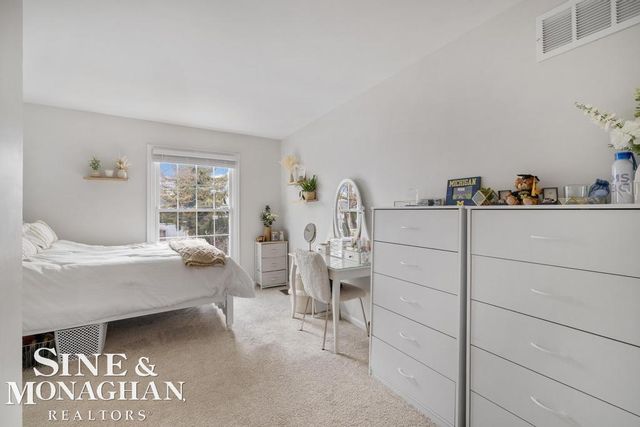 2029 Shorepointe Lane, Grosse Pointe, MI 48236