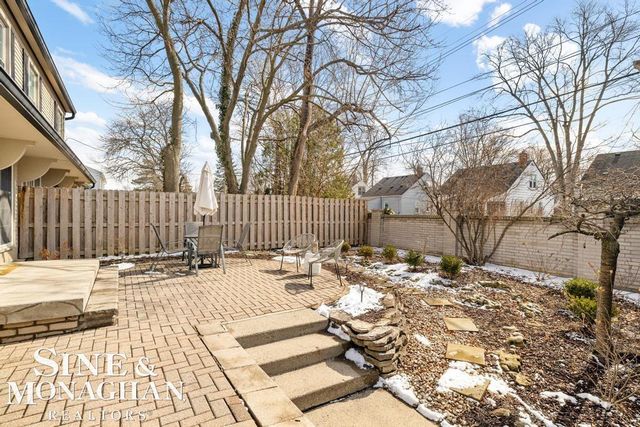 2029 Shorepointe Lane, Grosse Pointe, MI 48236