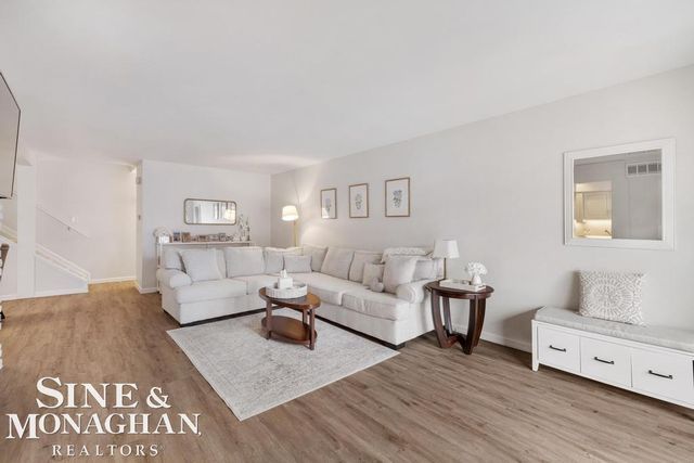 2029 Shorepointe Lane, Grosse Pointe, MI 48236