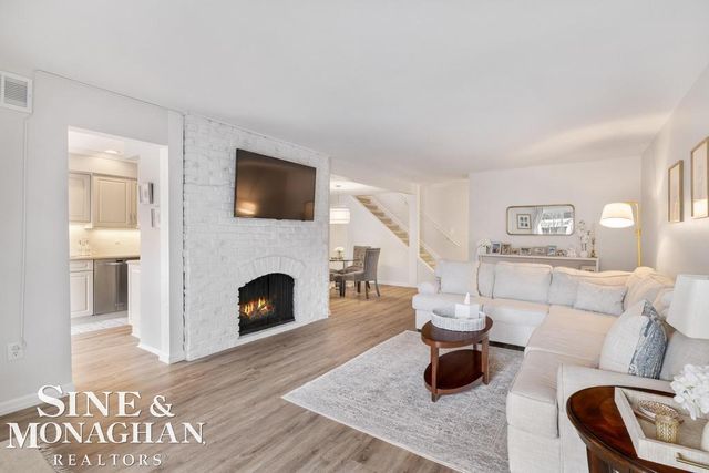 2029 Shorepointe Lane, Grosse Pointe, MI 48236