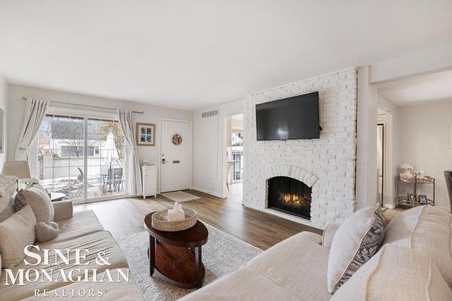 2029 Shorepointe Lane, Grosse Pointe, MI 48236