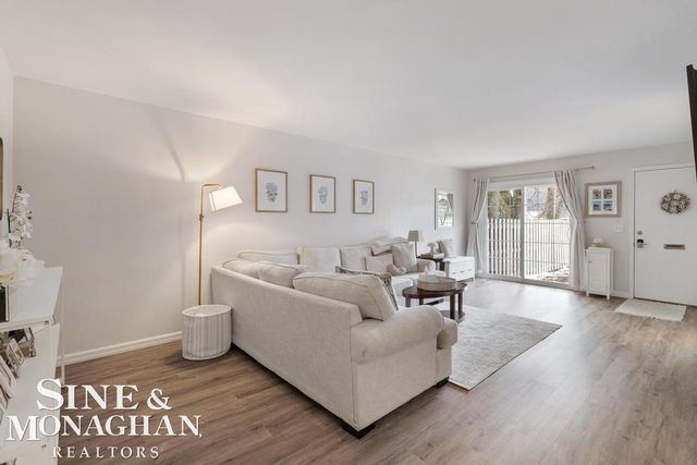 2029 Shorepointe Lane, Grosse Pointe, MI 48236