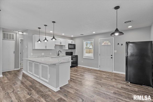 3210 W 70TH Street, Davenport, IA 52806