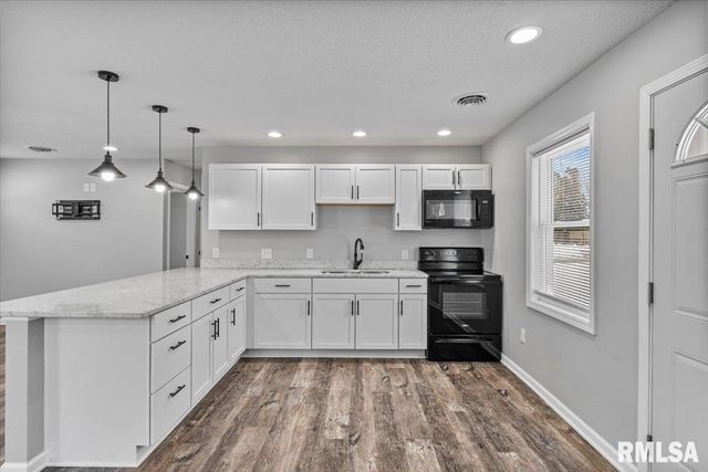 3210 W 70TH Street, Davenport, IA 52806