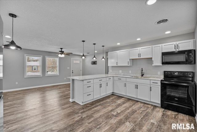 3210 W 70TH Street, Davenport, IA 52806