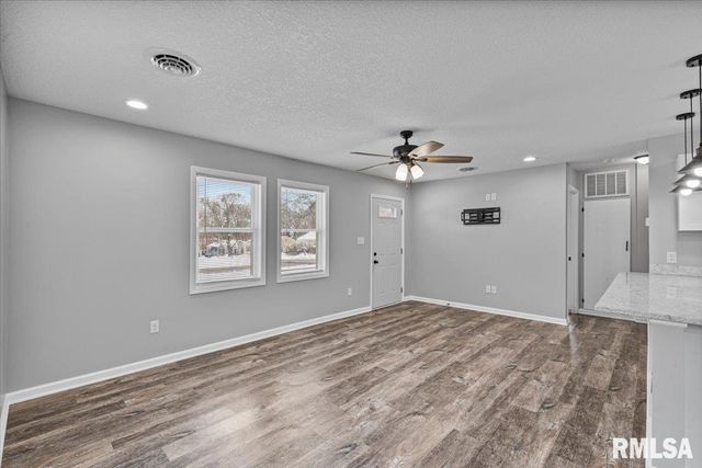 3210 W 70TH Street, Davenport, IA 52806