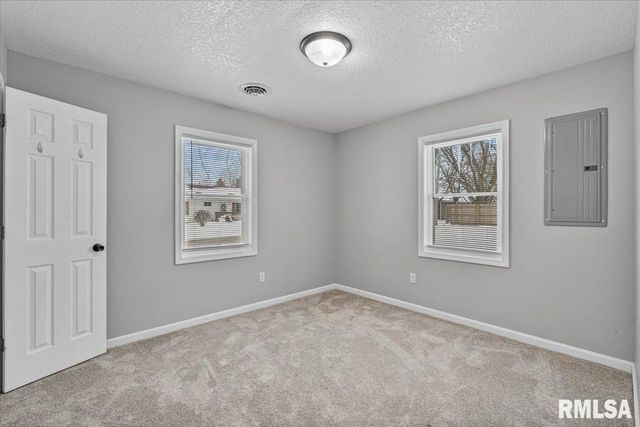 3210 W 70TH Street, Davenport, IA 52806