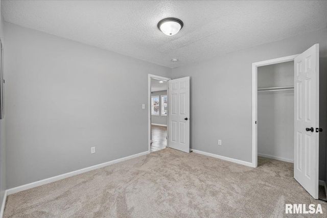 3210 W 70TH Street, Davenport, IA 52806