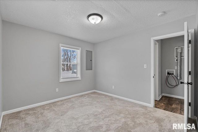 3210 W 70TH Street, Davenport, IA 52806