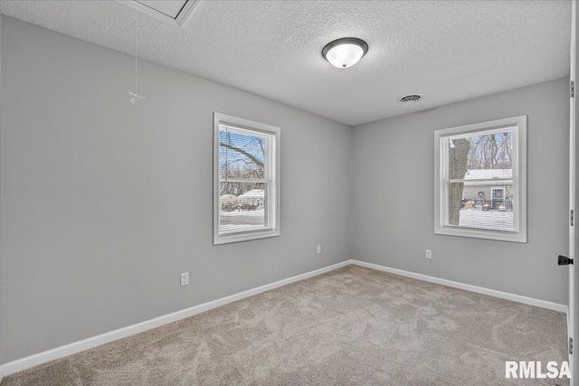 3210 W 70TH Street, Davenport, IA 52806