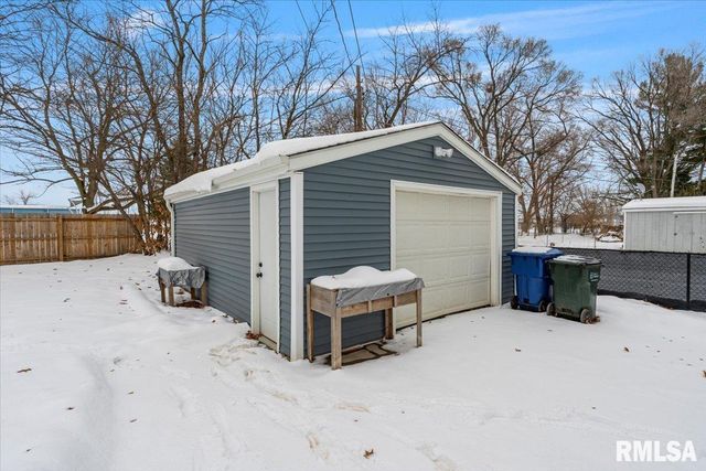 3210 W 70TH Street, Davenport, IA 52806