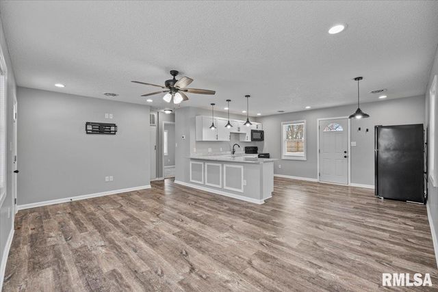 3210 W 70TH Street, Davenport, IA 52806