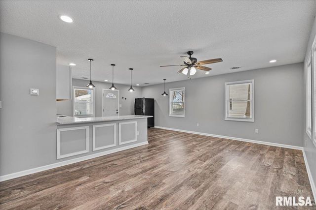 3210 W 70TH Street, Davenport, IA 52806