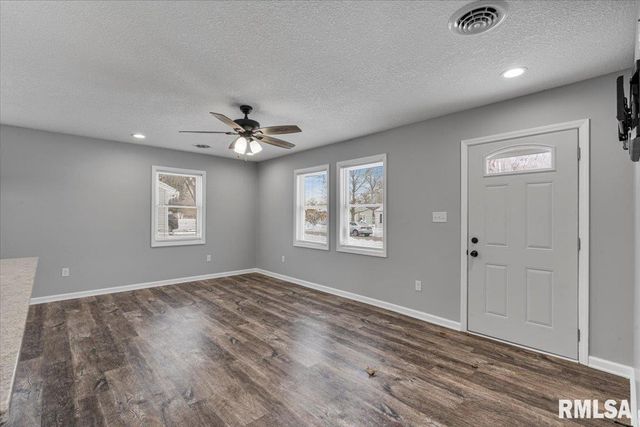 3210 W 70TH Street, Davenport, IA 52806