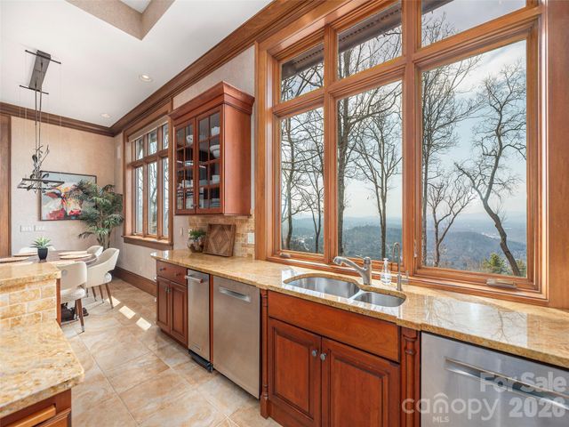 633 Altamont View, Asheville, NC 28804