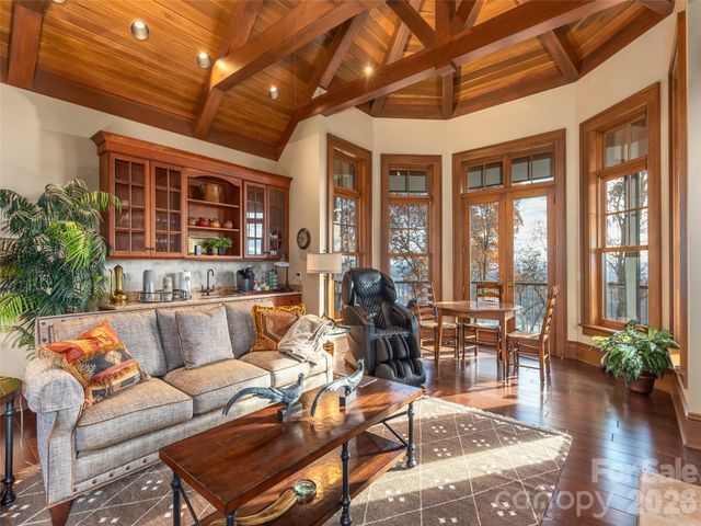 633 Altamont View, Asheville, NC 28804