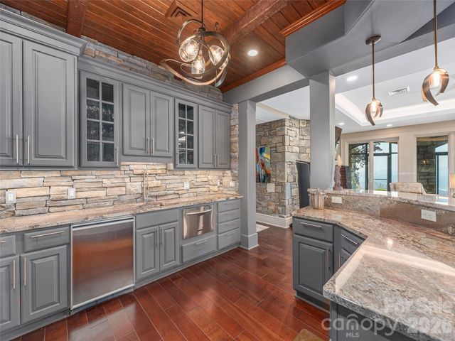 633 Altamont View, Asheville, NC 28804