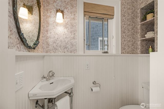 2416 2nd Avenue N, Seattle, WA 98109