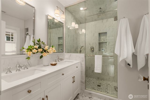 2416 2nd Avenue N, Seattle, WA 98109