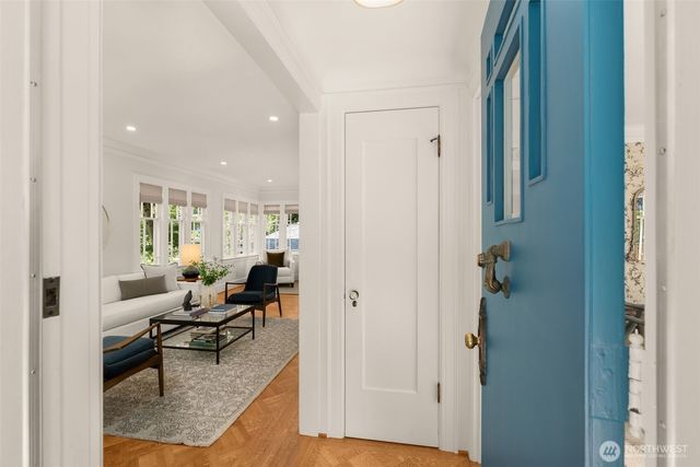 2416 2nd Avenue N, Seattle, WA 98109