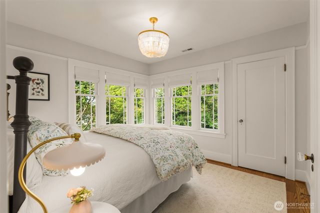 2416 2nd Avenue N, Seattle, WA 98109
