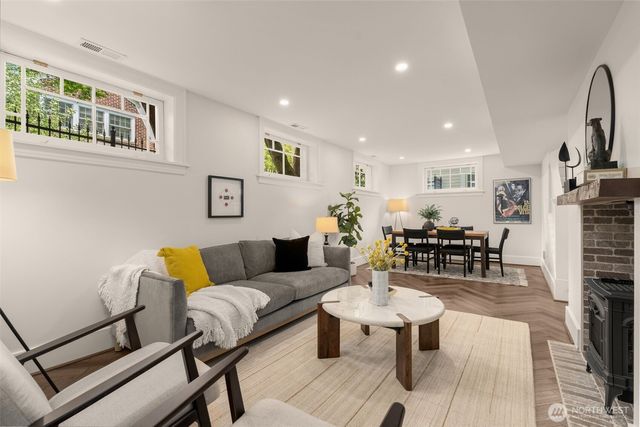 2416 2nd Avenue N, Seattle, WA 98109