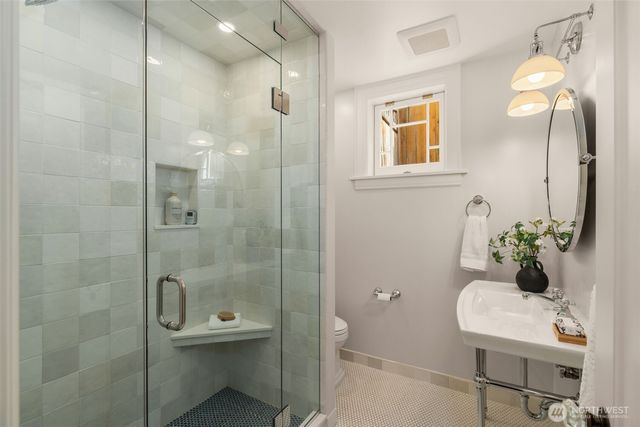 2416 2nd Avenue N, Seattle, WA 98109