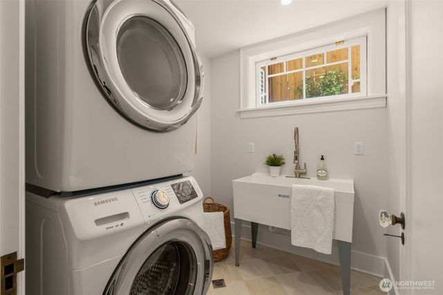 2416 2nd Avenue N, Seattle, WA 98109