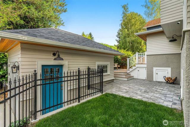 2416 2nd Avenue N, Seattle, WA 98109