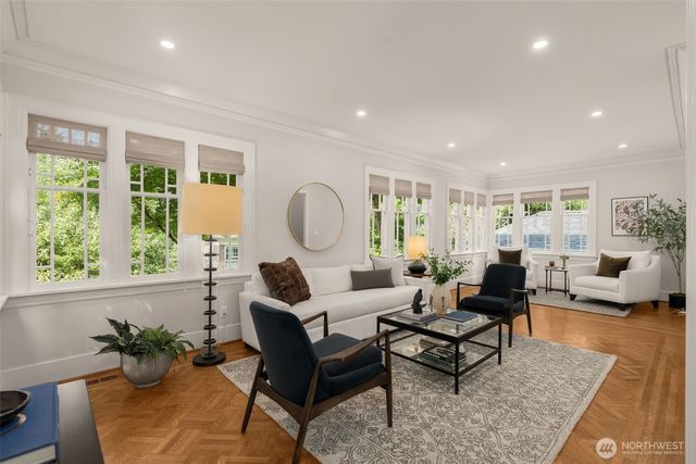 2416 2nd Avenue N, Seattle, WA 98109