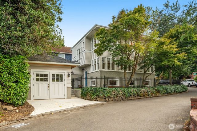 2416 2nd Avenue N, Seattle, WA 98109