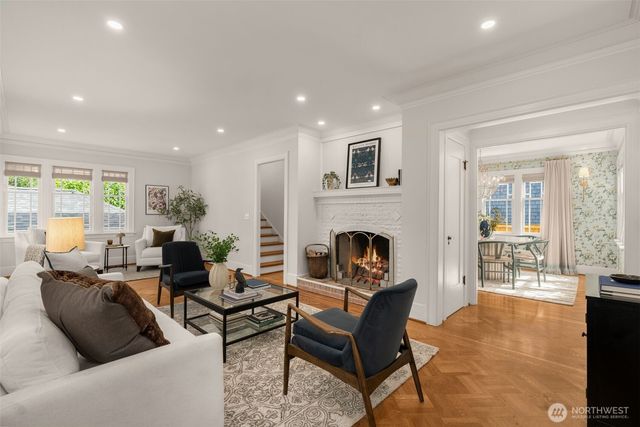 2416 2nd Avenue N, Seattle, WA 98109