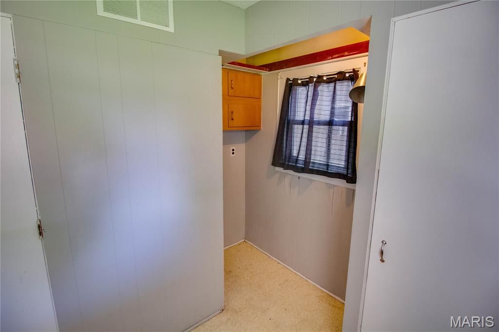 Image 17 of property listing at 23 N 9th Street, East Alton, IL 62024