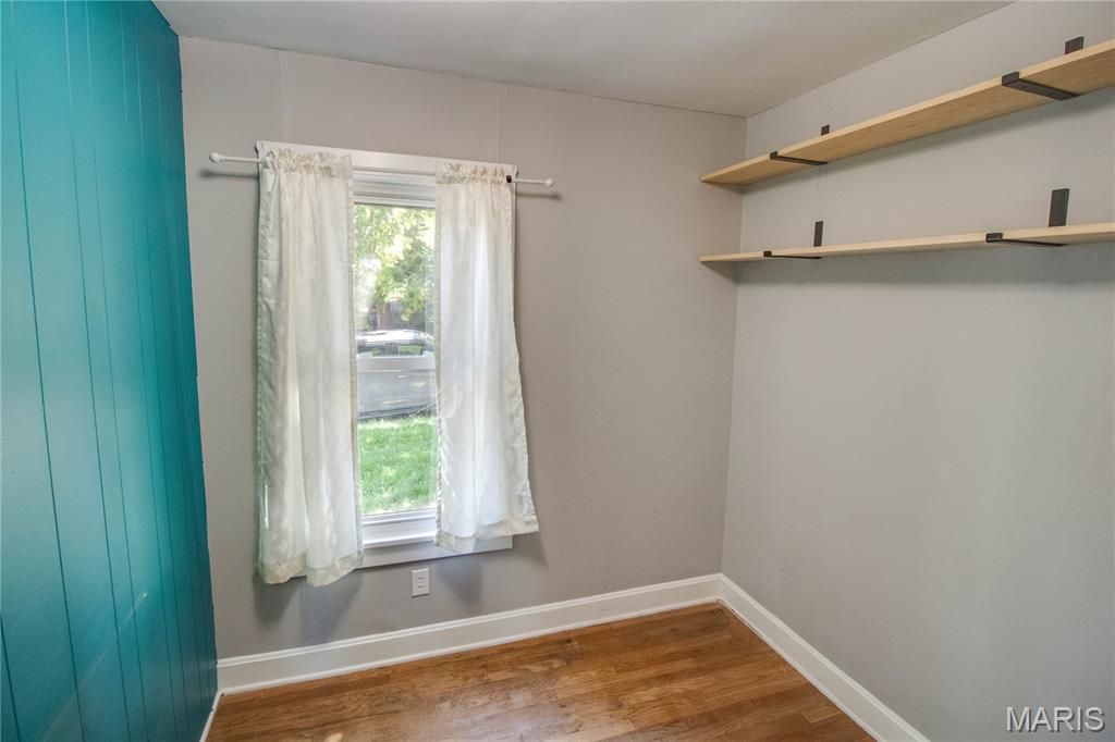 Image 18 of property listing at 23 N 9th Street, East Alton, IL 62024