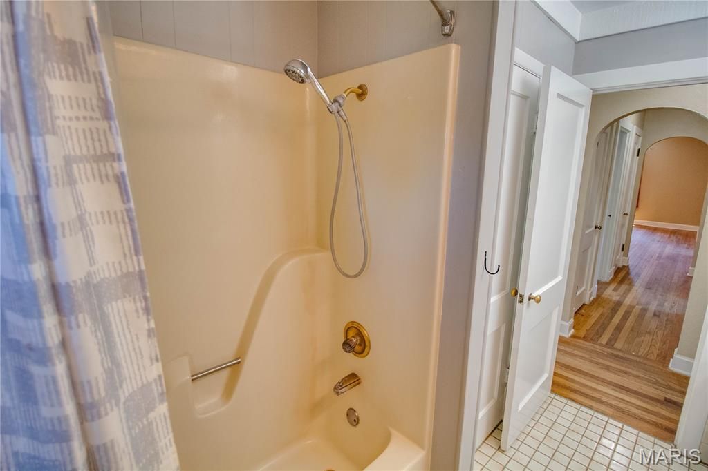 Image 22 of property listing at 23 N 9th Street, East Alton, IL 62024